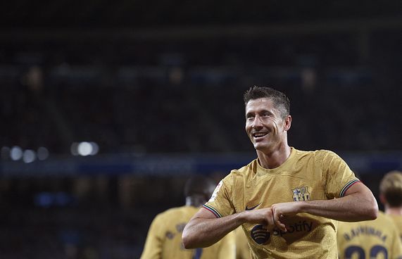 ލެވަންޑޯސްކީގެ ދެ ލަނޑާއެކު ބާސާ މޮޅުވެއްޖެ