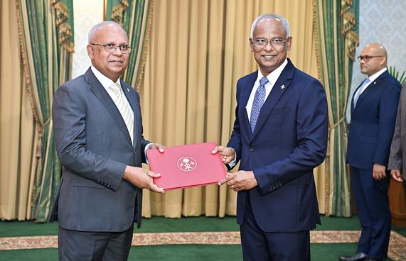 ތަސްމީނު، ސިންގަޕޫރުގެ ސަފީރު ކަމަށް އައްޔަންކޮށްފި