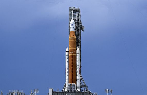 އެމެރިކާ އަނެއްކާ ހަނދަށް ދަނީ