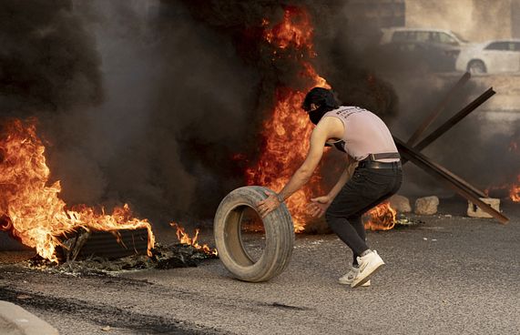 ބަޣުދާދުގެ ކުރިމަތިލުންތަކުގައި 30 މީހަކު މަރުވެއްޖެ