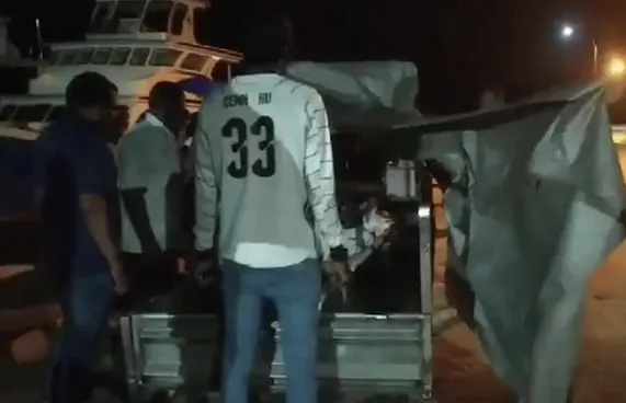 ޅޮހީގައި ބަލި މީހުން ޕިކަޕުގައި އުފުލާތާ އަހަރެއް