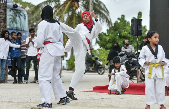 ބްރޯޑްކާސްޓް އެވޯޑްސްގެ ޕްރީ ޝޯ އަށް ބޮޑު ތަރުހީބެއް