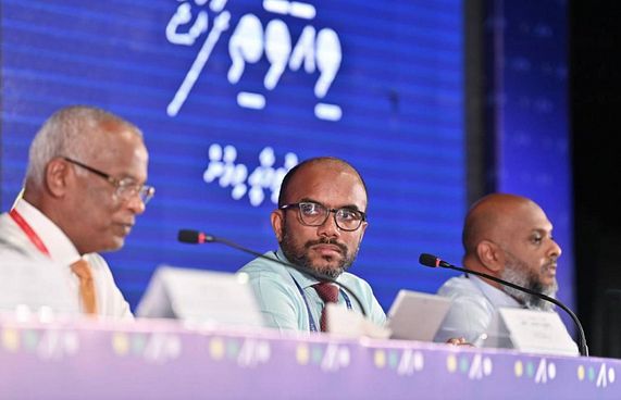 ކުރީގެ ސަރުކާރުން 54 ބިލިއަންގެ ލޯނު ނެގި: ފިނޭންސް