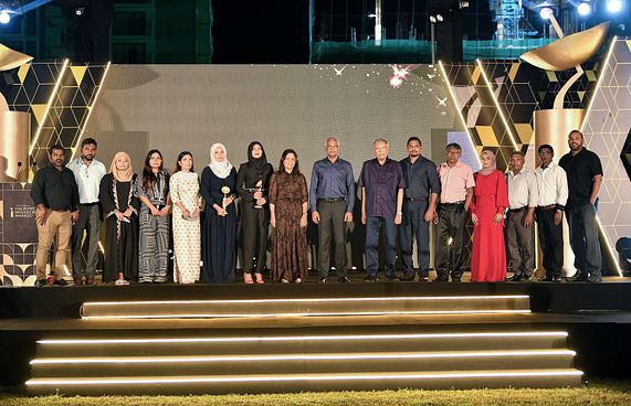 ބްރޯޑްކާސްޓިން ދާއިރާއިން ފުރަތަމަ ފަހަރަށް އެވޯޑްދީފި