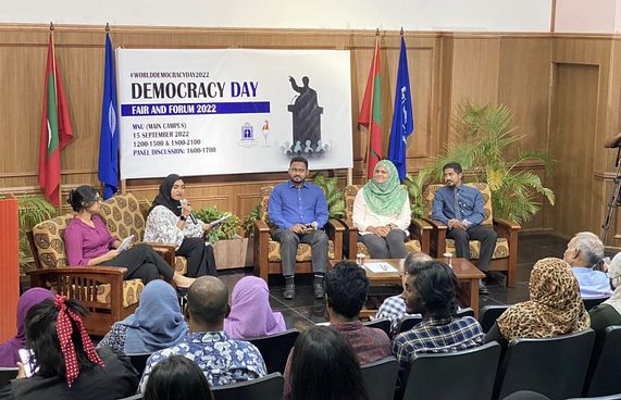 އެމްއެންޔޫ އިން "ޑިމޮކްރަސީ ޑޭ ފެސްޓިވަލް" ބާއްވައިފި