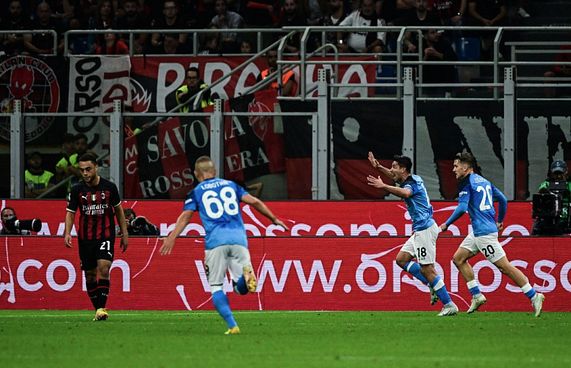 ޗެމްޕިއަން މިލާން ބަލިކޮށް ނަޕޯލީ އެއް ވަނައިގައި