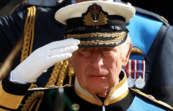 ޗާލްސް ތަޚުތުގައި ވެޑުވުމުގެ ރިހާސަލް ފަށައިފި