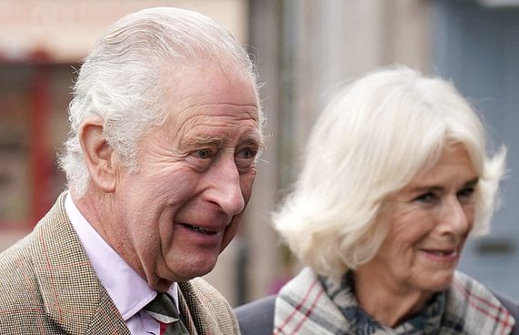 ޗާލްސް ރަސްކަމުގެ ތަހުތުގައި ވެޑުވުން މެއި 6 ގައި