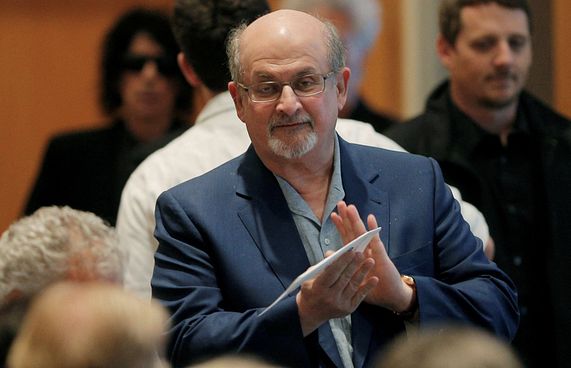 ސަލްމާން ރުޝްދީގެ އެއް ލޯ ކަނުވެ، އެއް އަތް ވާވެއްޖެ