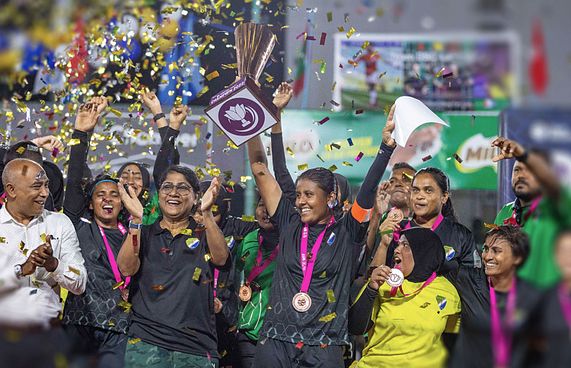 މިލްކުވެރިން ބަލިކޮށް، ސިފައިން ޗެމްޕިއަންކަން ހޯދައިފި