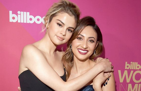 ސެލީނާއަށް ކިޑްނީ ހަދިޔާކުރި އެކުވެރިޔާއާ ދެބަސްވުމެއް