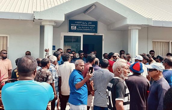 ފައިސާ ނުލިބެނީސް މުޒާހަރާ ނުހުއްޓާނަން: މަސްވެރިން