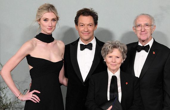 ދަ ކްރައުން: ރަސްގެފާނުގެ ނަޒަރުން ޑަޔާނާގެ ވާހަކަ