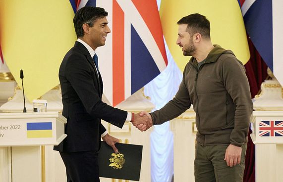 ޒެލެންސްކީ އިނގިރޭސި ވިލާތަށް