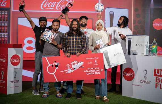 ކޮކާކޯލާއިން ވޯލްޑް ކަޕަށް ފޮނުވާ ނަސީބުވެރިން ހޮވައިފި