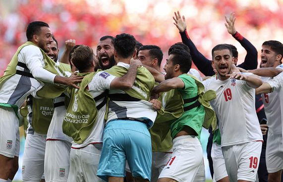 އިރާނަށް އުންމީދު، ފުރަތަމަ ރަތްކާޑް ވޭލްސްގެ ކީޕަރަށް