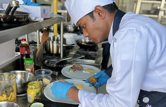 ގޭ ބަދިގެއިން ނުކުމެ ތޮހާ ދެއްކި ތަފާތު ހިތްވަރު