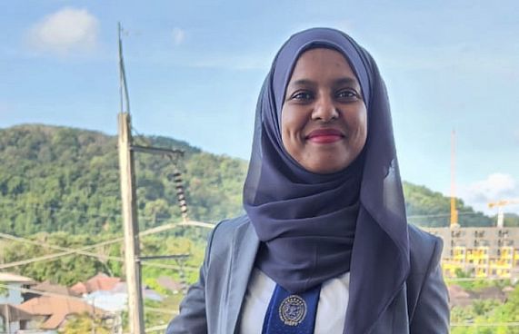 ޑިޕްރެޝަންގެ އަނދިރިން ނުކުމެ ދުނިޔޭގެ އިސް ސަފަށް