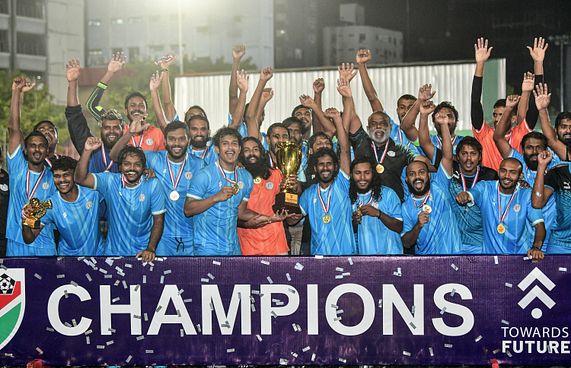 ތިންވަނަ ޑިވިޝަންގެ ތަށި ލެގޫންސް އަށް