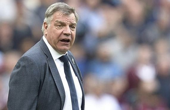 ބޭރު ކޯޗަކަށް އިނގިރޭސި ޓީމު ދީގެންނުވާނެ: އެލަޑައިސް