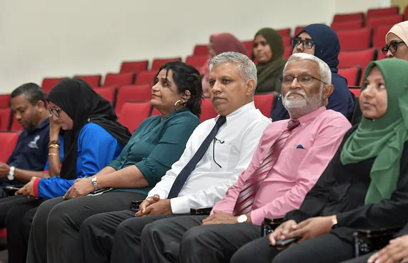 ފޮތްލިޔުމާއި ރިސާޗު ހަދަން އެމްއެންޔޫއިން 1.7މިލިއަން