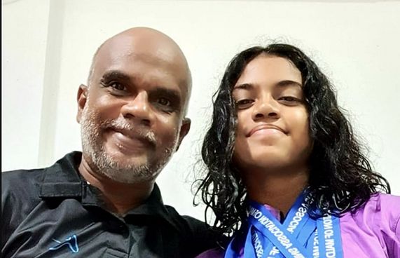 ބައްޕަ ފަދަ ތަރިއަކަށް، ހަނާނަށް ފެތުމުން ރެކޯޑެއް