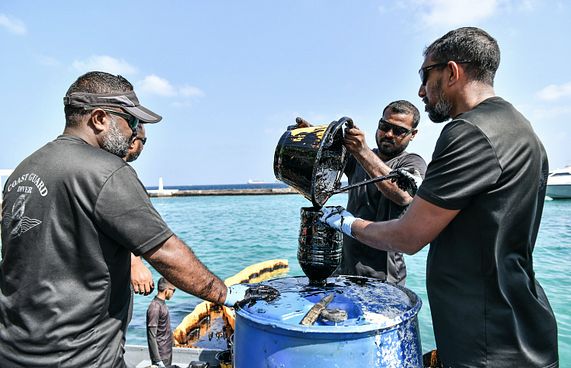 ފަޅުތެރެއަށް 15 ފީފާގެ ތެޔޮ އެޅުނު ގޮތެއް ބަލަނީ