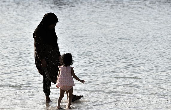 ދަރިން ނުހޯދަނީ ގެދޮރާއި މާލީ ދަތިކަމާ ހެދި