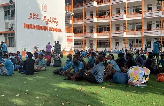 މުވައްޒަފުން މަގުމަތީ، ކައުންސިލާއި ސަރުކާރު ކޯޅެނީ