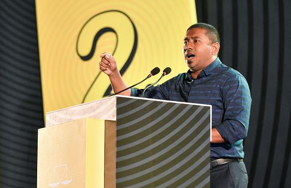 މަހްލޫފް އެމްޑީޕީން ވަކިވެވަޑައިގެންފި