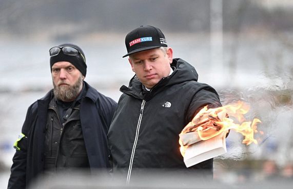 ނަފްރަތުގެ އޮއިވަރު ގަދަވާތީ އަރަބިން ކަންބޮޑުވެއްޖެ