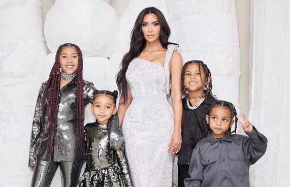 ކިމްގެ ދޮށީ ދެ ދަރިން ފިލްމަކަށް