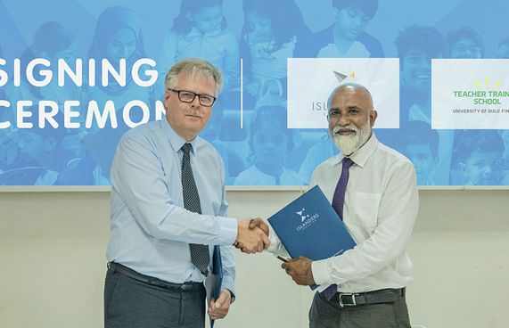 ފިންލެންޑްގެ އޯލޫ ޔުނިވަސިޓީން ޓީޗަރުން ތަމްރީނުކުރަނީ