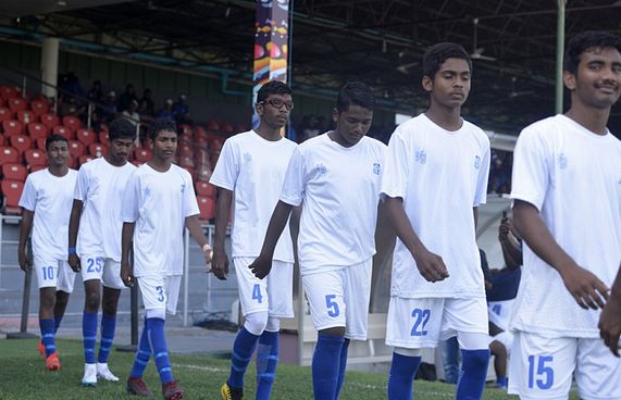 ގުރައިދޫ ސްކޫލްގެ މުޅި ޓީމު އެއް އަހަރަށް ސަސްޕެންޑް