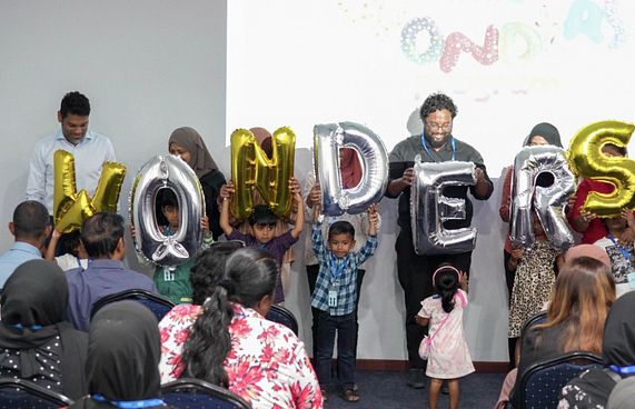 އެސްޓީއޯގެ މުވައްޒަފުންގެ ކުދިންނަށް ޑޭކެއާގެ ފީ ދެނީ