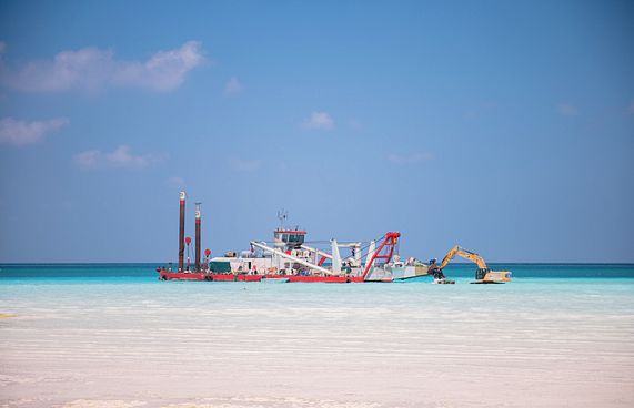 ވިޔަފާރި އުސޫލުން ހިއްކާ ތަންތަނުން ޑްރެޖިން ފީއެއް!