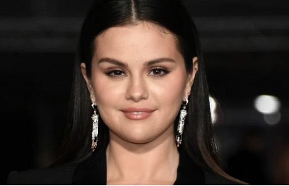 ސެލީނާ ކިޔައިދިނީ އޭނާ ފަލަވާ ސަބަބާއި ބަލީގެ ވާހަކަ