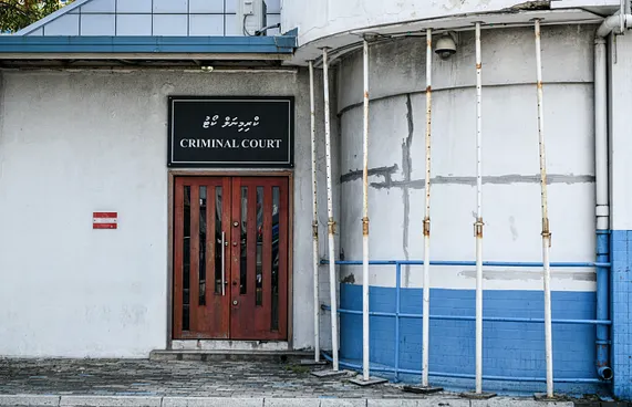 ކްރިމިނަލް ކޯޓް "ހުއްޓުމަކަށް"،ރަށު ކޯޓުތަކަށް ހުރަސް