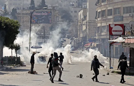 ފަލަސްތީނުގެ ސްކޫލް ކުދިންގެ ތެރެއަށް ކަރުނަގޭސް ޖަހައިފި