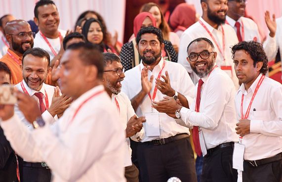ޖޭޕީގެ އެތެރެއިން ފެނުނީ އިދިކޮޅު ބާރެއް!