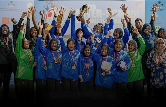 ހޭންޑްބޯޅަ 15 އަހަރުން ދަށުގެ ތަށި އަހުމަދިއްޔާ އަށް