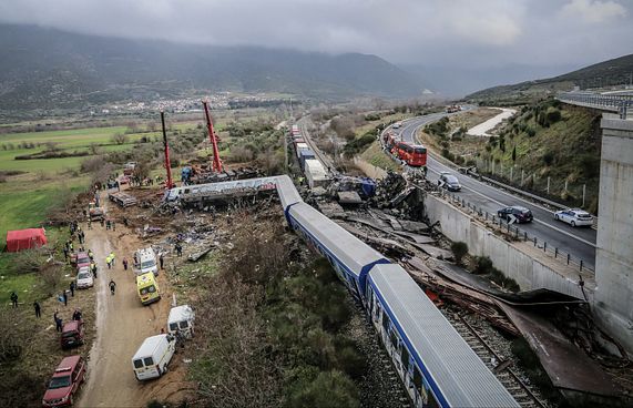 ގްރީސްގައި ދެ ރޭލު މުޑިއަރައި 32 މީހަކު މަރުވެއްޖެ