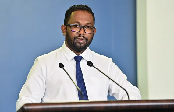 "ނަޝީދު އިސްތިއުފާ ދީގެންވެސް މަޖިލިސް ހިންގަން ޖެހޭ"