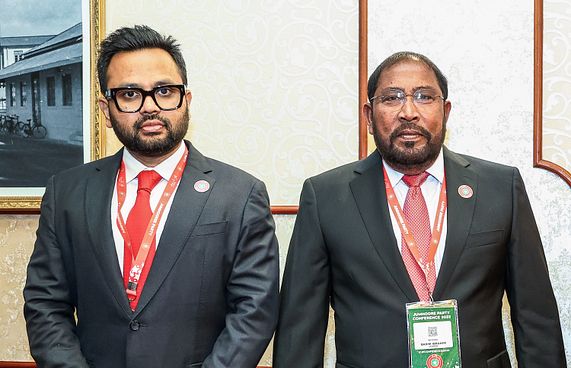 ހަނަފީ، ޖޭޕީން ވަކިވެ ރައީސްގެ ފަޅިއަށް