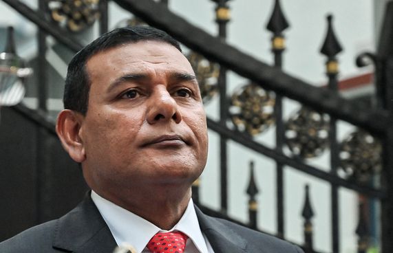 ސިޔާމް މިރޭ ރާއްޖެ ވަޑައިގަންނަވަނީ