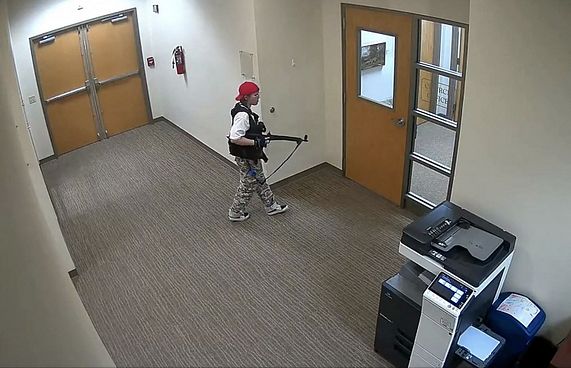 އެމެރިކާގައި ބަޑިޖަހައި 3މީހަކާއި 3 ކުދިން މަރާލައިފި