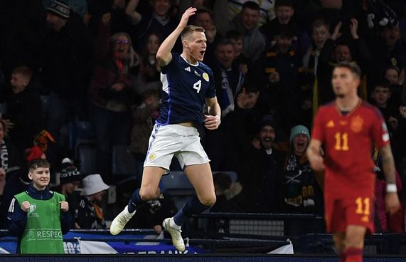 މެކްޓޮމިނޭގެ ލަނޑުތަކުން ސްޕެއިނަށް ހިތްދަތިކަން