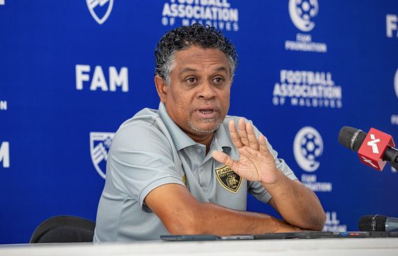 "އީގަލްސް ކުޅޭނީ ފުރަތަމަ މެޗުން ފިލާވަޅު ލިބިގެން"