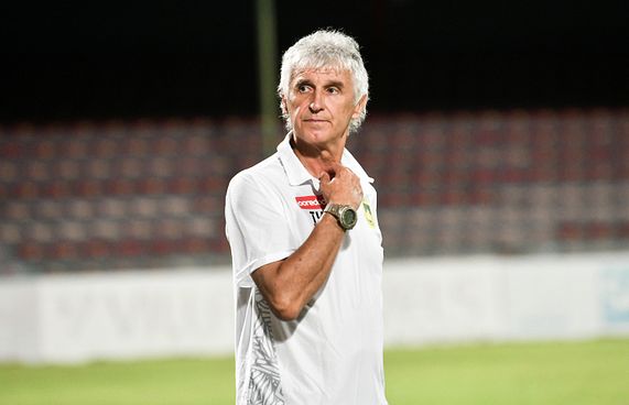 އުނދަގޫ ހާލަތެއްގައި ހޯދި މޮޅުން ކޯޗަށް ހިތްހަމަޖެހުން