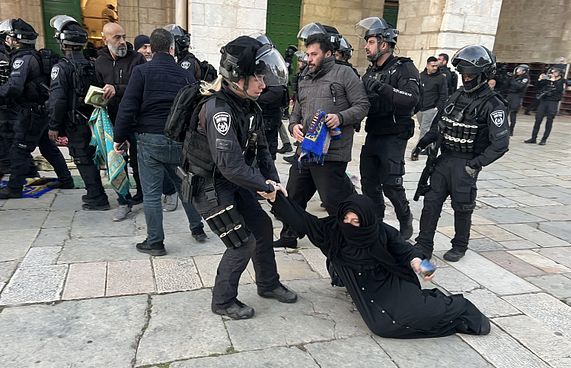 ފަލަސްތީނާއި އިޒްރޭލު ސުލްހަކުރުވަން ޗައިނާ އިސްނަގައިފި